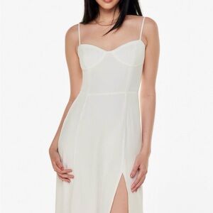 Aritzia Sunday Best Viola Midi Dress
Size: Large